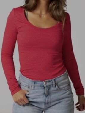 P'tula Scoopneck Long Sleeve Top in Bombshell Red